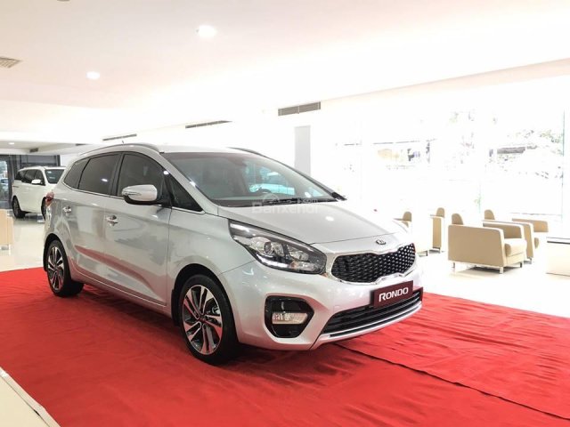 Cần bán Kia Rondo GAT 2.0 Premium đời 2018 tại Nha Trang, mới 100%