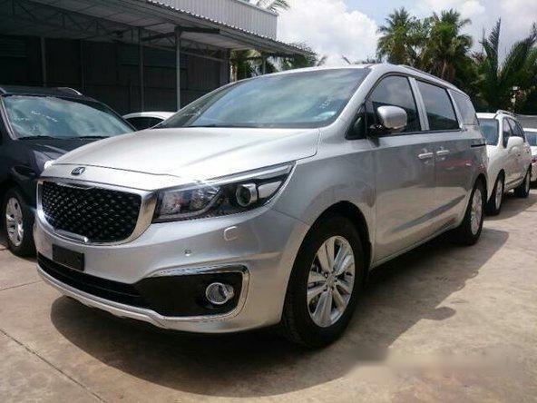 Bán xe Kia Sedona GAT đời 2015, màu bạc số tự động