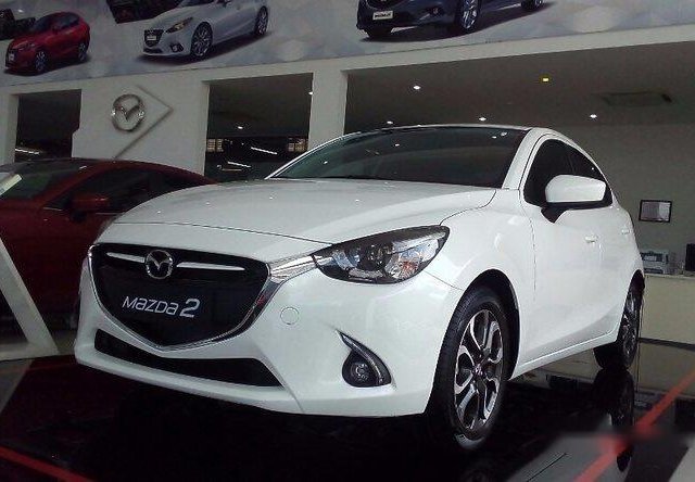 Mazda Vĩnh Phúc bán ô tô Mazda 2 đời 2017, màu trắng, 595 triệu