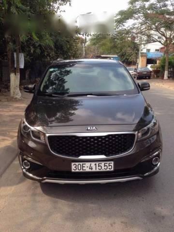 Bán xe Kia Sedona đời 2016, màu nâu xe gia đình