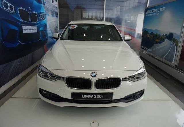 Cần bán xe BMW 3 Series 320I AT đời 2017, màu trắng, xe nhập