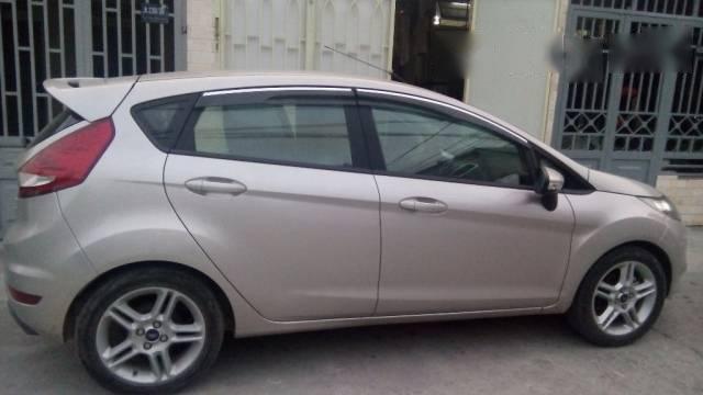 Cần bán Ford Fiesta S sản xuất 2013, màu bạc chính chủ, giá 485tr