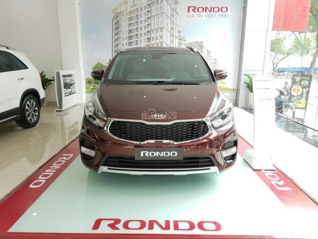 Kia Rondo Faceleaf – tặng BH VC, BHTNDS 2 chiều và cam kết mang lại mức giá ưu đãi nhất cho khách hàng