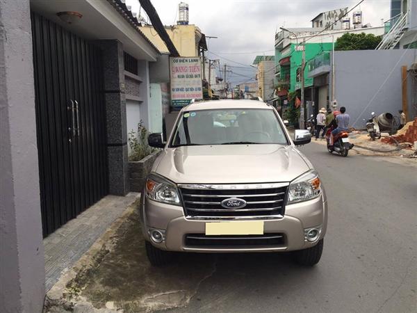 Bán Ford Everest MT 2010, màu hồng