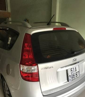 Cần bán lại xe Hyundai i30 CW đời 2012, màu bạc như mới