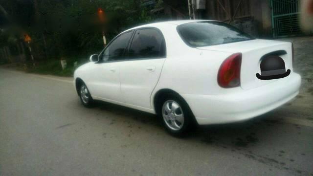 Bán xe cũ Daewoo Lanos đời 2004, màu trắng như mới, giá tốt