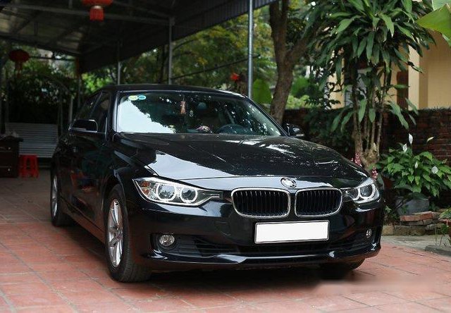 Cần bán lại xe BMW 3 Series 320i đời 2012, màu đen số tự động, giá tốt