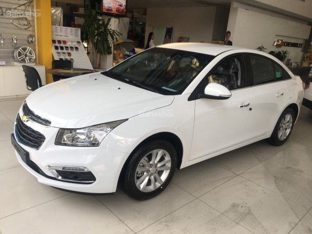 Chevrolet Cruze LT 1.6L màu trắng 5 chỗ, hỗ trợ vay ngân hàng lên đến 90% - LH: 0945.307.489