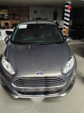 Bán gấp chiếc Ford Fiesta năm 2017, xe chính chủ giá mềm 