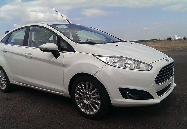 Cần bán Ford Fiesta Titanium sản xuất năm 2017, xe giá thấp, giao nhanh 