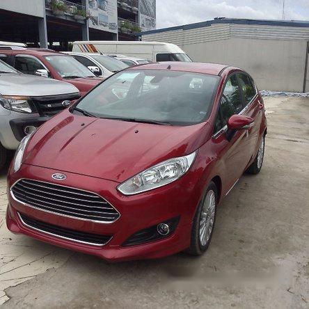 Bán Ford Fiesta E sản xuất 2017, màu đỏ, 589 triệu