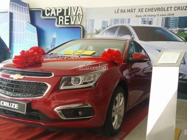 Bán xe Chevrolet Cruze LT đời 2017, có đủ màu, giao xe ngay, giảm giá tiền mặt cực khủng