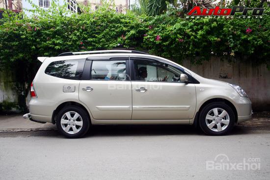 Bán Nissan Livina G 2011, màu bạc, nhập khẩu