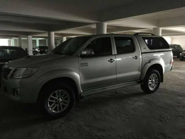 Bán xe Toyota Hilux đời 2014, màu bạc chính chủ, giá chỉ 620 triệu