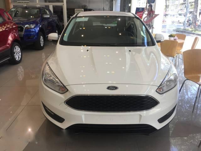 Cần bán xe Ford Focus Trend đời 2016, màu trắng giá cạnh tranh