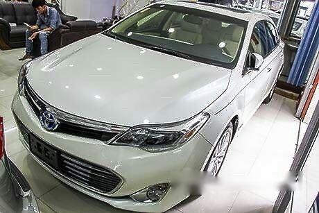 Bán xe Toyota Avalon Limited AT đời 2017, màu trắng, nhập khẩu