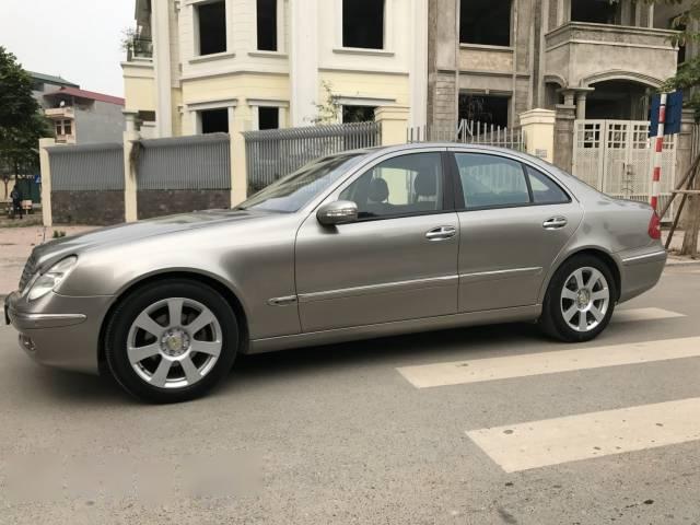 Bán ô tô Mercedes E240 đời 2004 chính chủ giá cạnh tranh