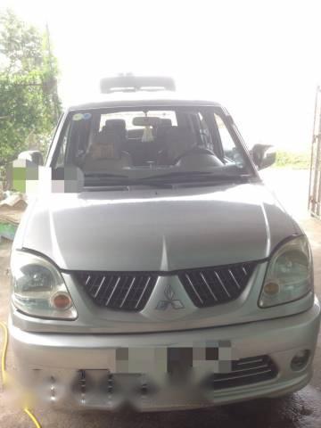 Cần bán lại xe Mitsubishi Jolie sản xuất 2005, màu bạc