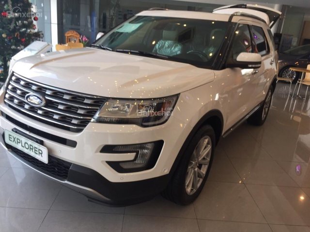 Ford Hà Nội khuyến mại lớn tháng 12/2017- Giao Ford Explorer 2.3 Ecoboost 2017, màu trắng, xe nhập