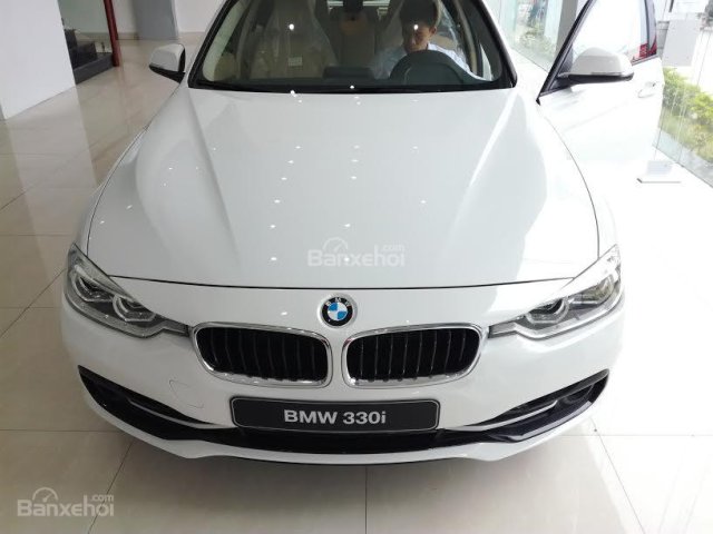 BMW 3 Series 330i đời 2017, màu trắng, nhập khẩu chính hãng