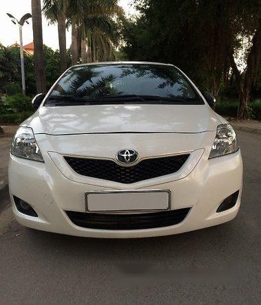 Chính chủ cần bán xe Toyota Yaris đời 2008, màu trắng