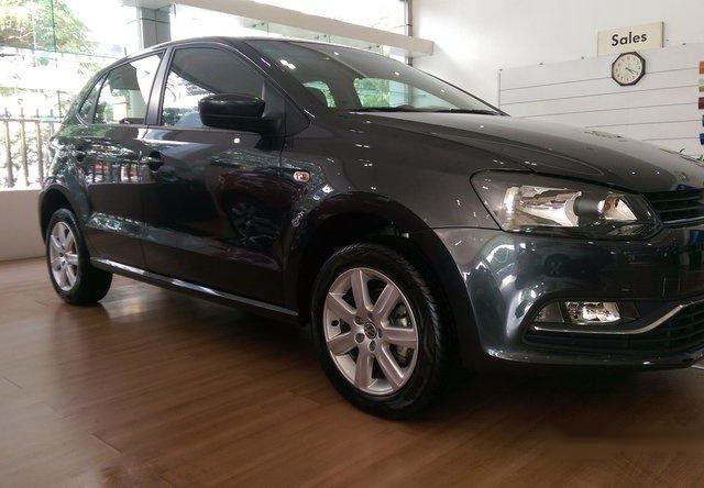 Bán xe Volkswagen Polo đời 2016, màu đen, 740tr