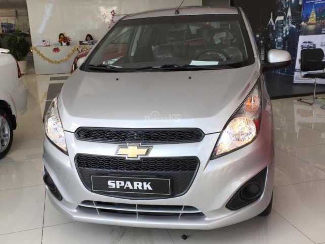 Chevrolet Spark LS 1.2L màu bạc, ưu đãi giá tốt, giao xe tận nơi - LH: 0945.307.489 Huyền Huyền