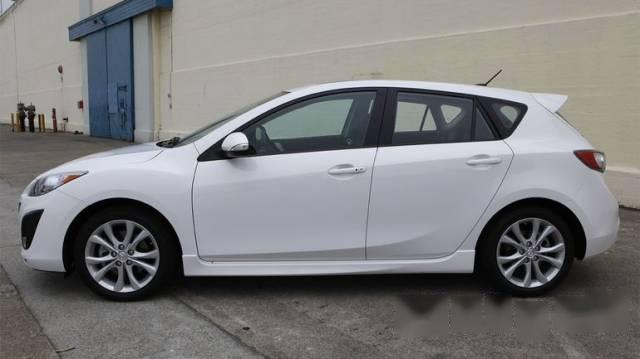 Cần bán xe Mazda 3 đời 2010, màu trắng còn mới