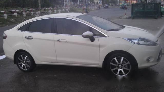 Bán xe Ford Fiesta năm 2011, màu trắng giá cạnh tranh