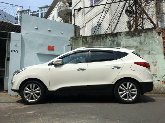 Cần bán Hyundai Tucson đời 2012, màu trắng, giá tốt