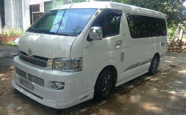 Bán Toyota Hiace MT đời 2005, màu trắng đã đi 300000 km