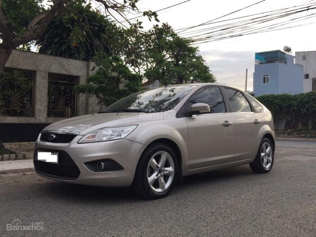 Bán ô tô Ford Focus 1.8L ghi vàng đời 2012, xem xe tại Sài Gòn