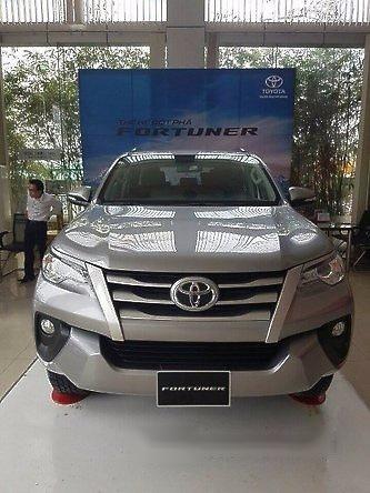 Bán Toyota Fortuner MT đời 2017, màu bạc, giá chỉ 981 triệu