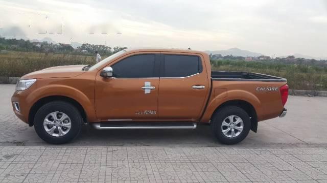 Cần bán Nissan Navara đời 2017, màu vàng đồng  