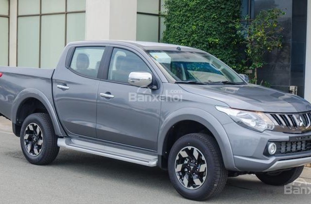 Mitsubishi Triton tưng bừng khuyến mãi khai trương showroom mới tại Quảng Bình