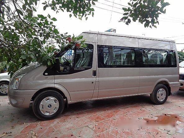 Cần bán Ford Transit Medium 2017, màu bạc