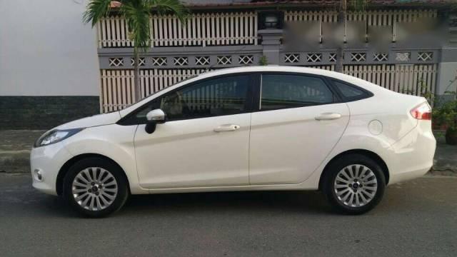 Bán xe Ford Fiesta đời 2011, màu trắng, 390 triệu