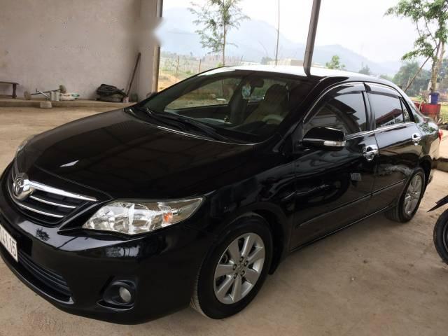 Bán Toyota Corolla Altis đời 2011, màu đen xe gia đình, 615tr