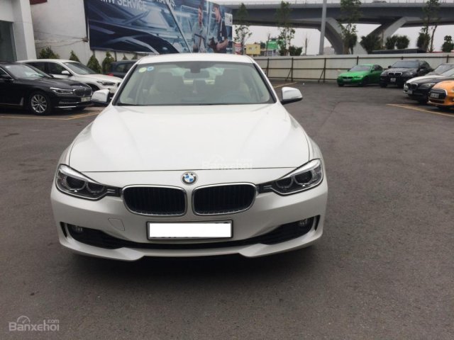 Bán BMW 320i đời 2013, màu trắng, nhập khẩu nguyên chiếc, Full option Larang sport