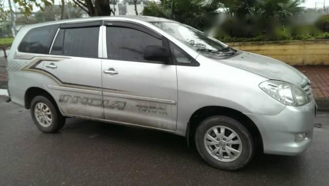 Bán Toyota Innova 2010, màu bạc chính chủ, 370tr