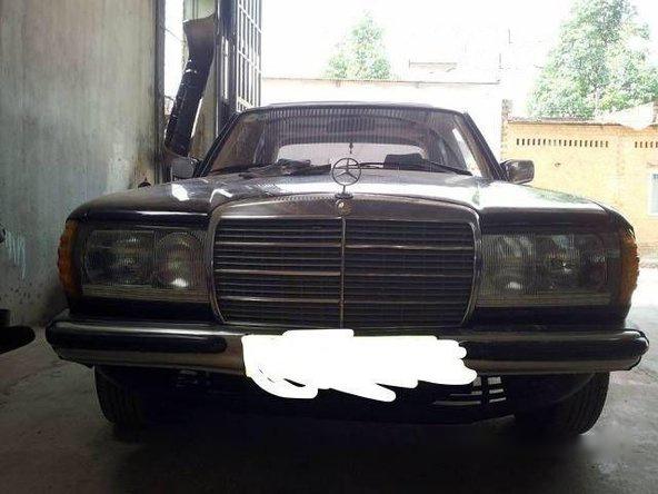 Cần bán lại xe Mercedes E230 MT đời 1982, màu đen chính chủ