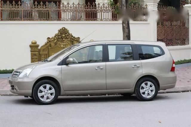 Gia đình cần bán xe Nissan Grand livina sản xuất cuối 2012, số sàn 07 chỗ ngồi