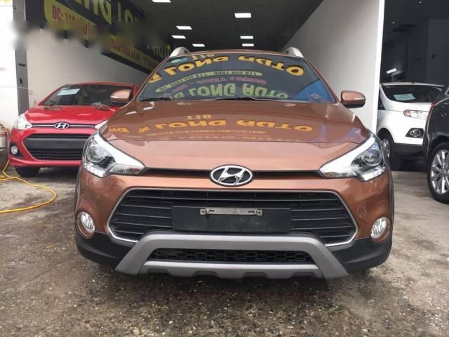 Bán xe Hyundai i20 Active 1.4AT model 2016, chính chủ, màu đồng