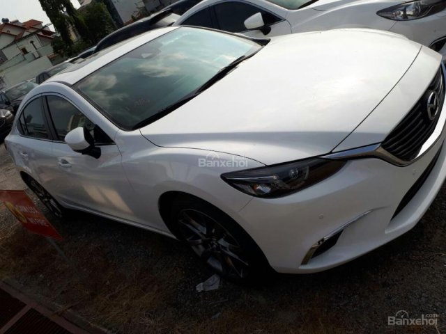 Bán xe Mazda 6 2.0 Premium 2017 trắng, tặng bảo hiểm, xe mới, hỗ trợ vay 80% giá trị xe, liên hệ 0937299026 - Thông