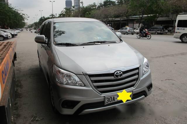 Bán xe Toyota Innova G 2015, đẹp như mới, số sàn