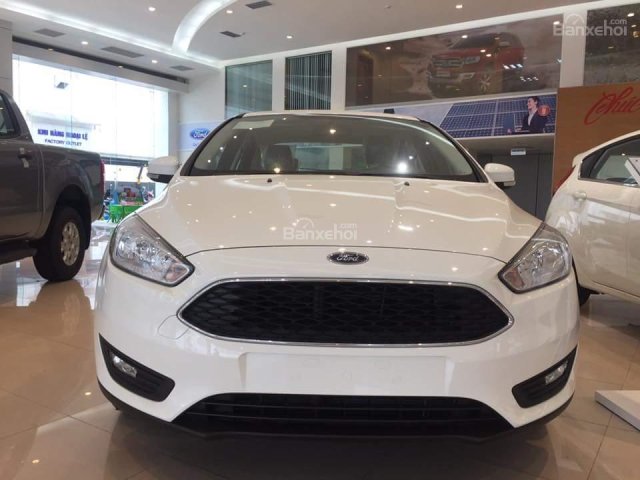 Cần bán Ford Focus Trend đời 2017, màu trắng, giá chỉ 600 triệu