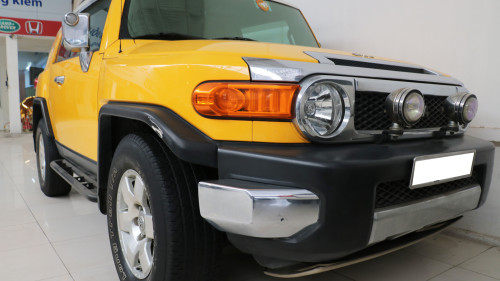 Cần bán xe Toyota FJ Cruiser, Sx 2007, màu vàng, nội thất đen, ghế bọc nỉ