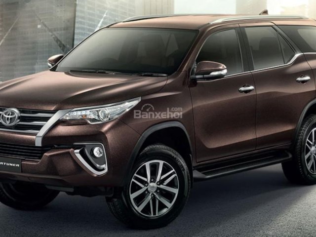 Bán Toyota Fortuner 2018, đủ màu, giao xe ngay, trả góp 90%, vay đến 7 năm. Gọi: 0973530250