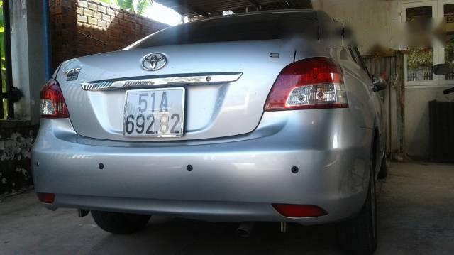 Cần bán gấp xe Toyota Vios 2009, số sàn, màu bạc