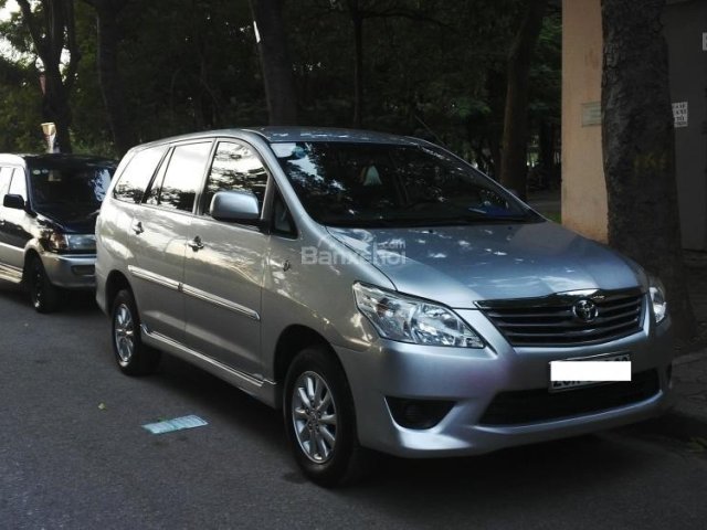 Bán Toyota Innova E sản xuất 2012, màu bạc